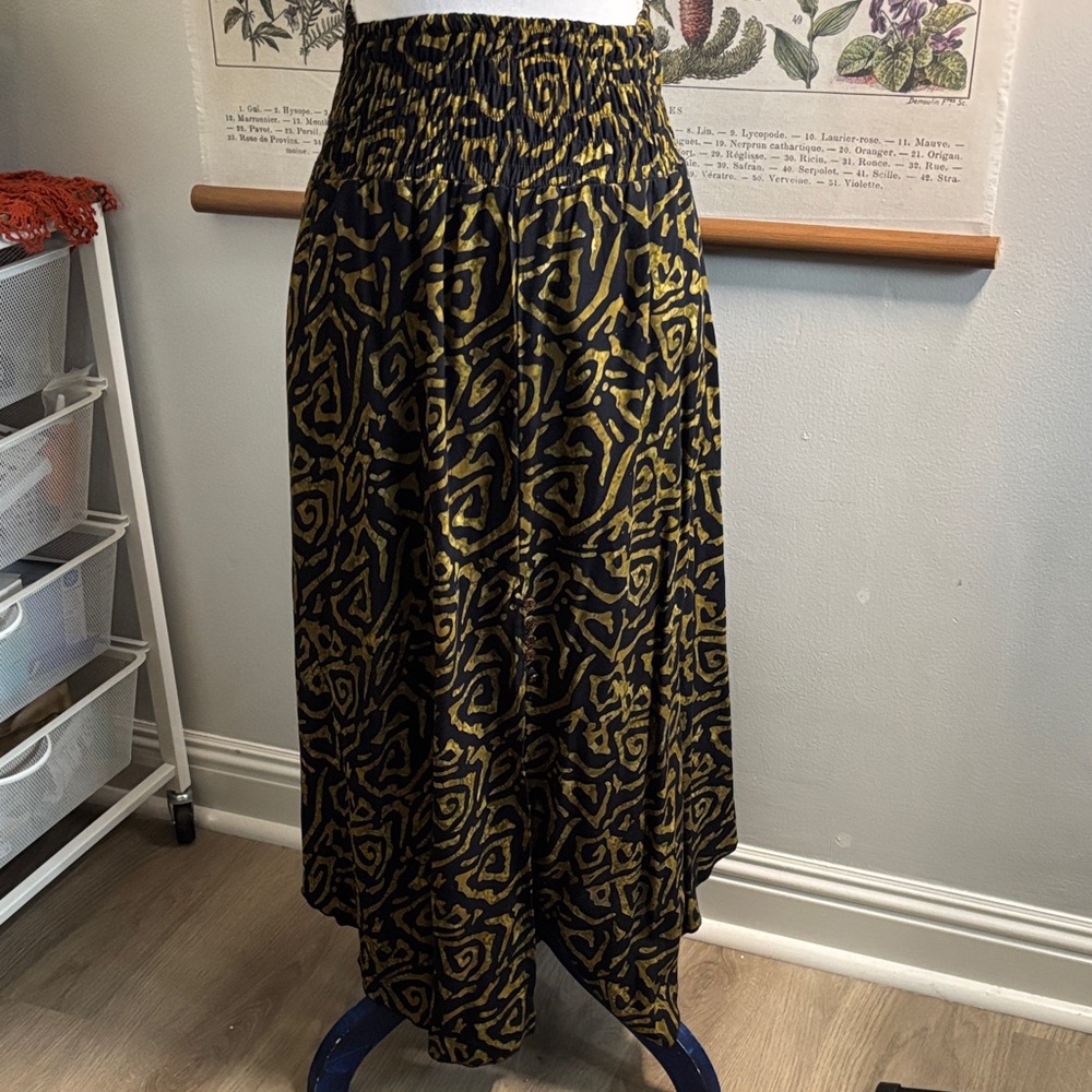 Made in Indonesia Midi Skirt Small